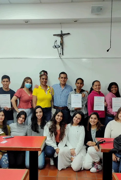 Estudiantes de Diseño trabajan con emprendedores de Comfandi Estudiantes de Diseño trabajan con emprendedores de Comfandi