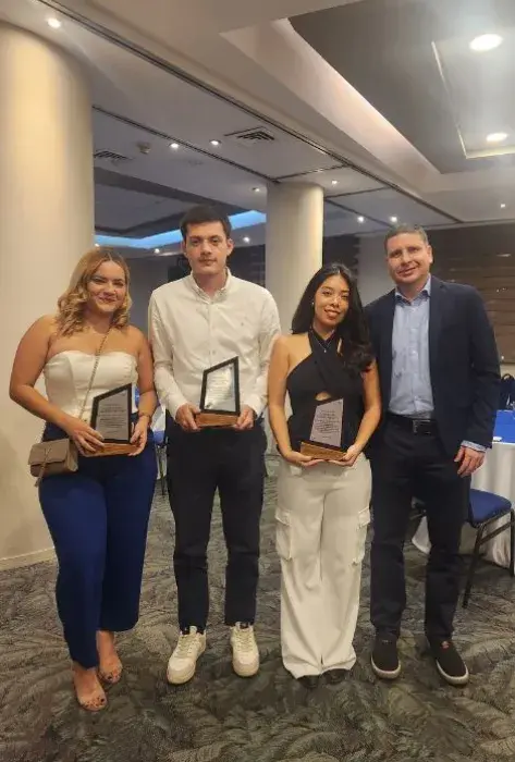 Egresados doble titulación Université Catholique de Lille (Francia) con director de carrera